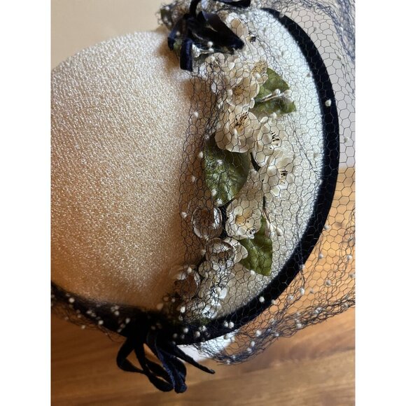 Vintage 1930s Cream & Dark Blue Floral Netting Hat